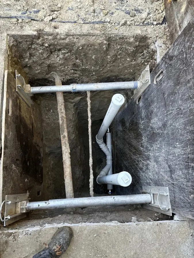 Experienced plumber completing Drain Cleaning work in Cottrellville
